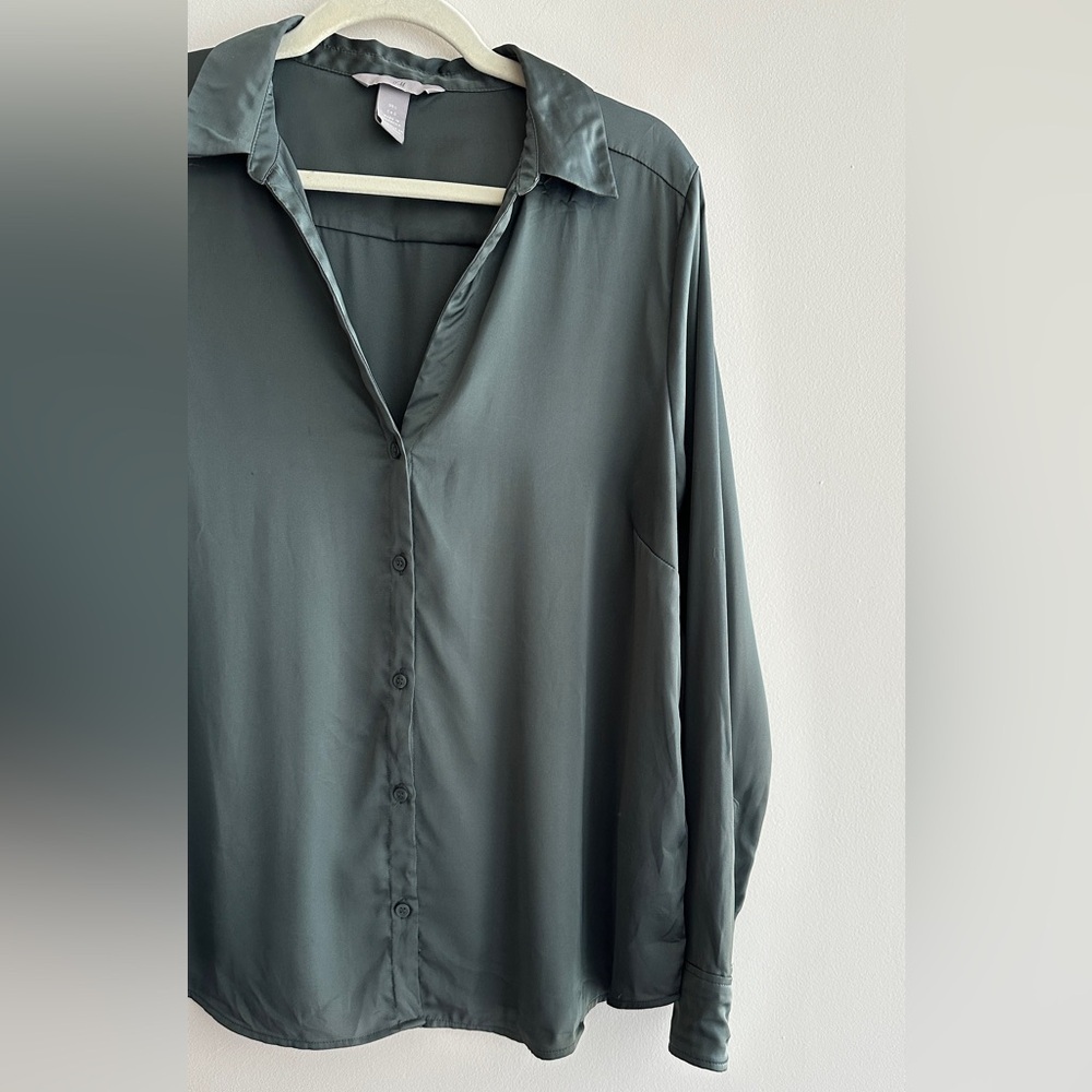 H&M Green Satin Button Down Shirt, Size Large - Picture 4 of 16